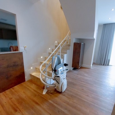 Stair-Lift - Right hand 6020 SERIES - كرسي درج سلم Stair-Lift - Right hand 6020 SERIES - كرسي درج سلم