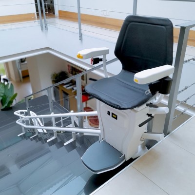 Stair-Lift - Right hand 6020 SERIES - كرسي درج سلم Stair-Lift - Right hand 6020 SERIES - كرسي درج سلم